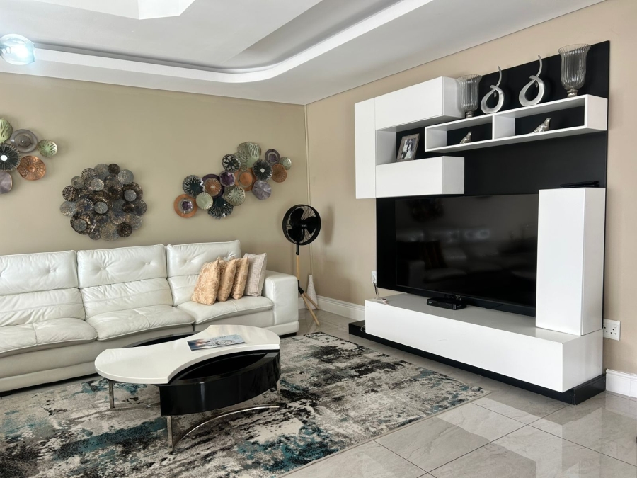 5 Bedroom Property for Sale in Nahoon Valley Park Eastern Cape